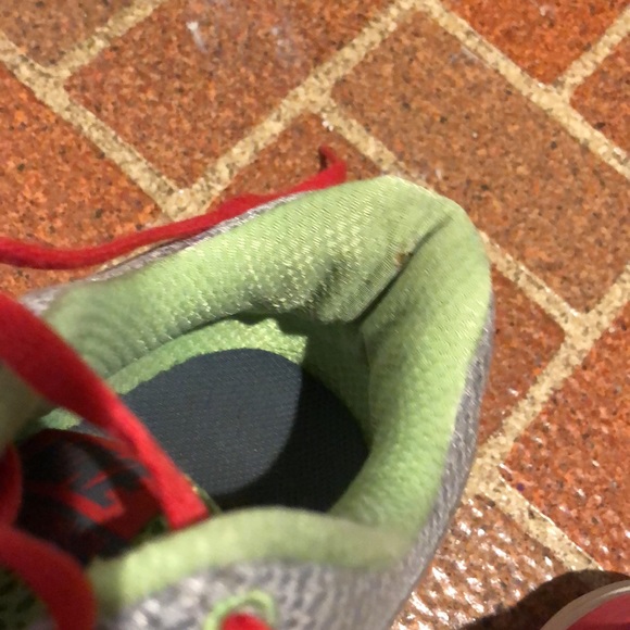 Nike Dual Fusion Lite Silver Sneakers - Picture 4 of 8